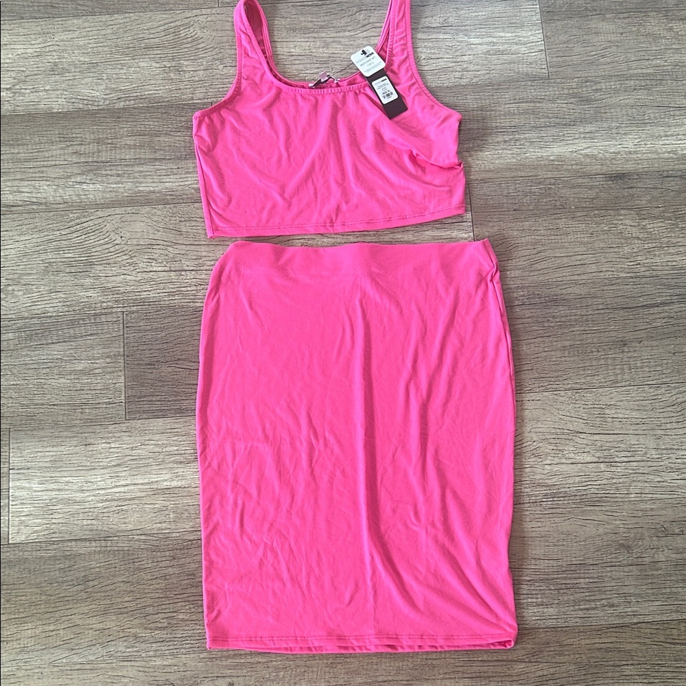 Chic Pink Pencil Skirt and Tank set - Picture 4 of 7